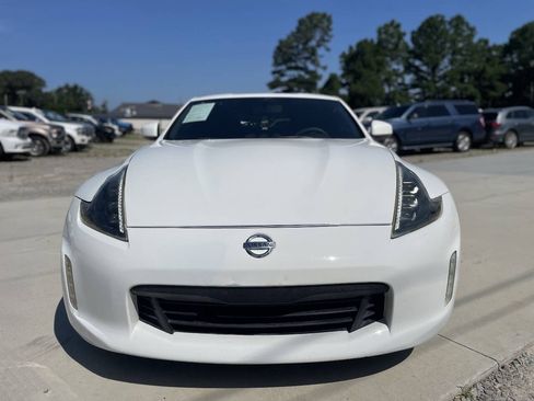 Used 2013 Nissan 370Z Coupe RWD image 2