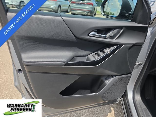Used 2025 Chevrolet Equinox LT w/ Convenience Package II FWD image 17