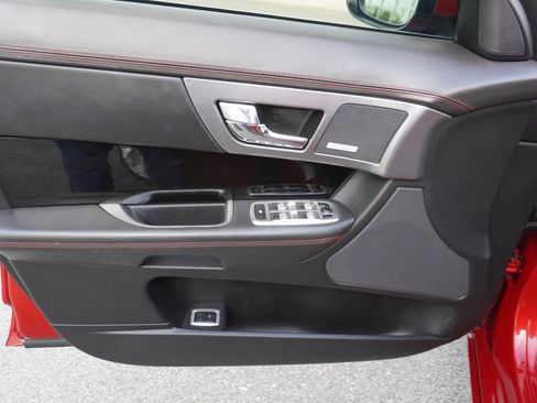Used 2012 Jaguar XF R image 10