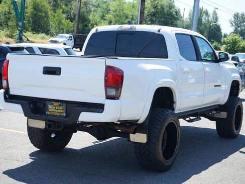 Used 2021 Toyota Tacoma SR5 w/ Technology Package AWD/4WD image 5