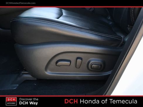 Used 2020 Nissan Pathfinder Platinum image 16