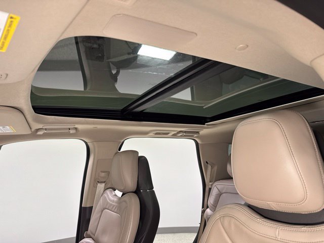 Used 2022 Lincoln Navigator Reserve AWD/4WD image 2