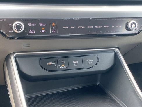 New 2026 Kia Carnival FWD image 16