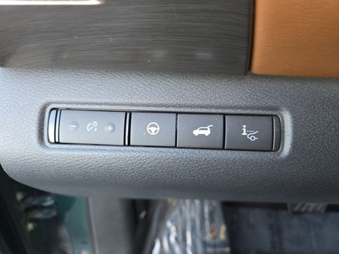 Used 2023 Nissan Pathfinder Platinum w/ Cargo Package image 16