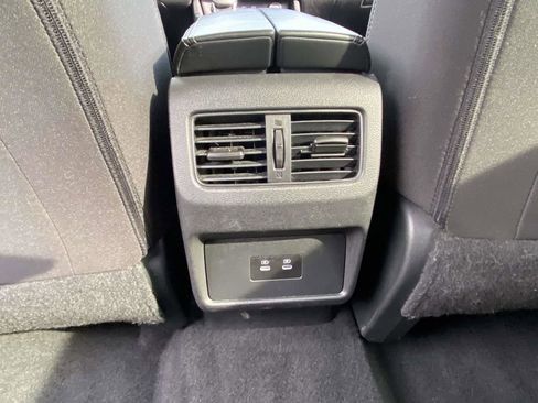 Used 2024 Nissan Rogue SV image 9