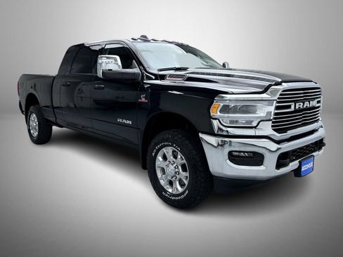Used 2024 RAM 3500 Laramie AWD/4WD image 3