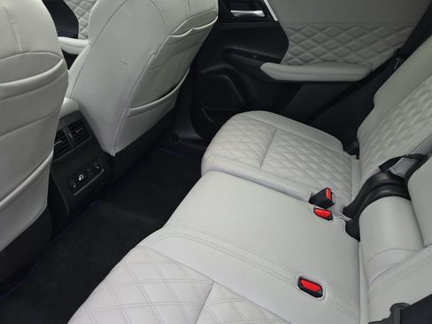 Used 2024 Mitsubishi Outlander SEL image 12