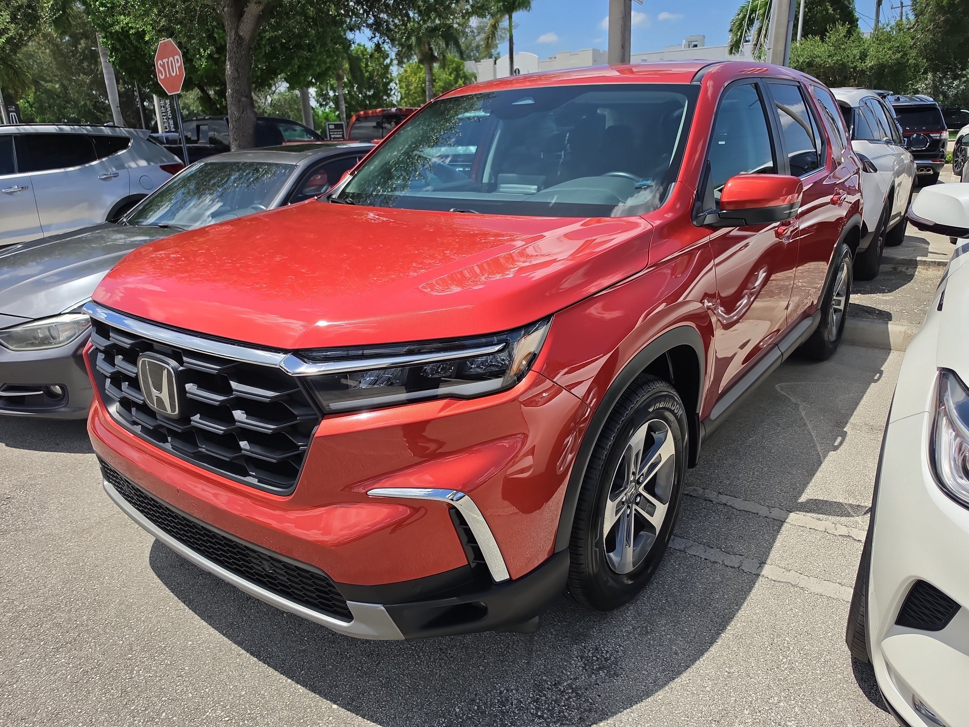 Used 2025 Honda Pilot EX-L image 2