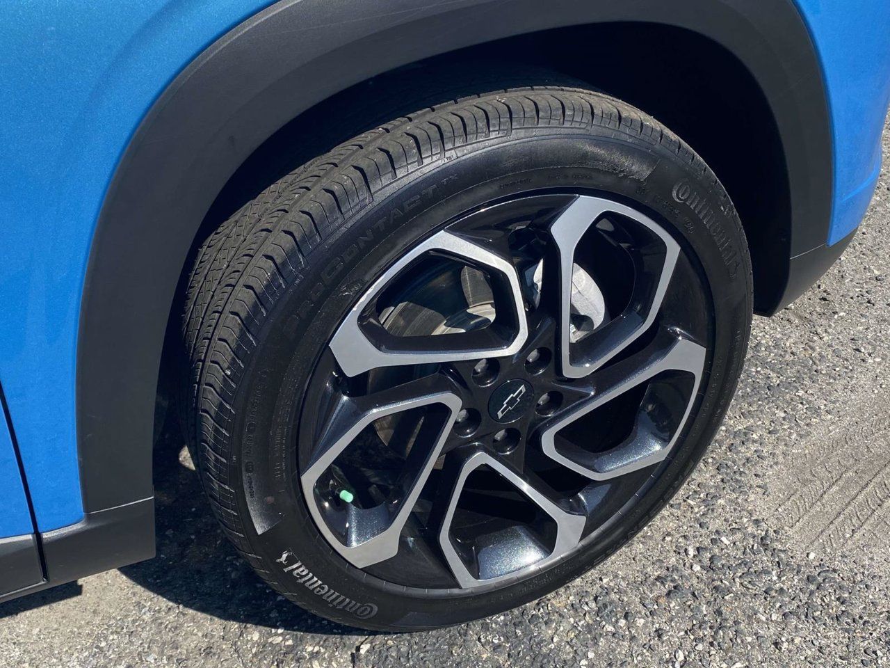 Used 2025 Chevrolet Trax RS FWD image 11