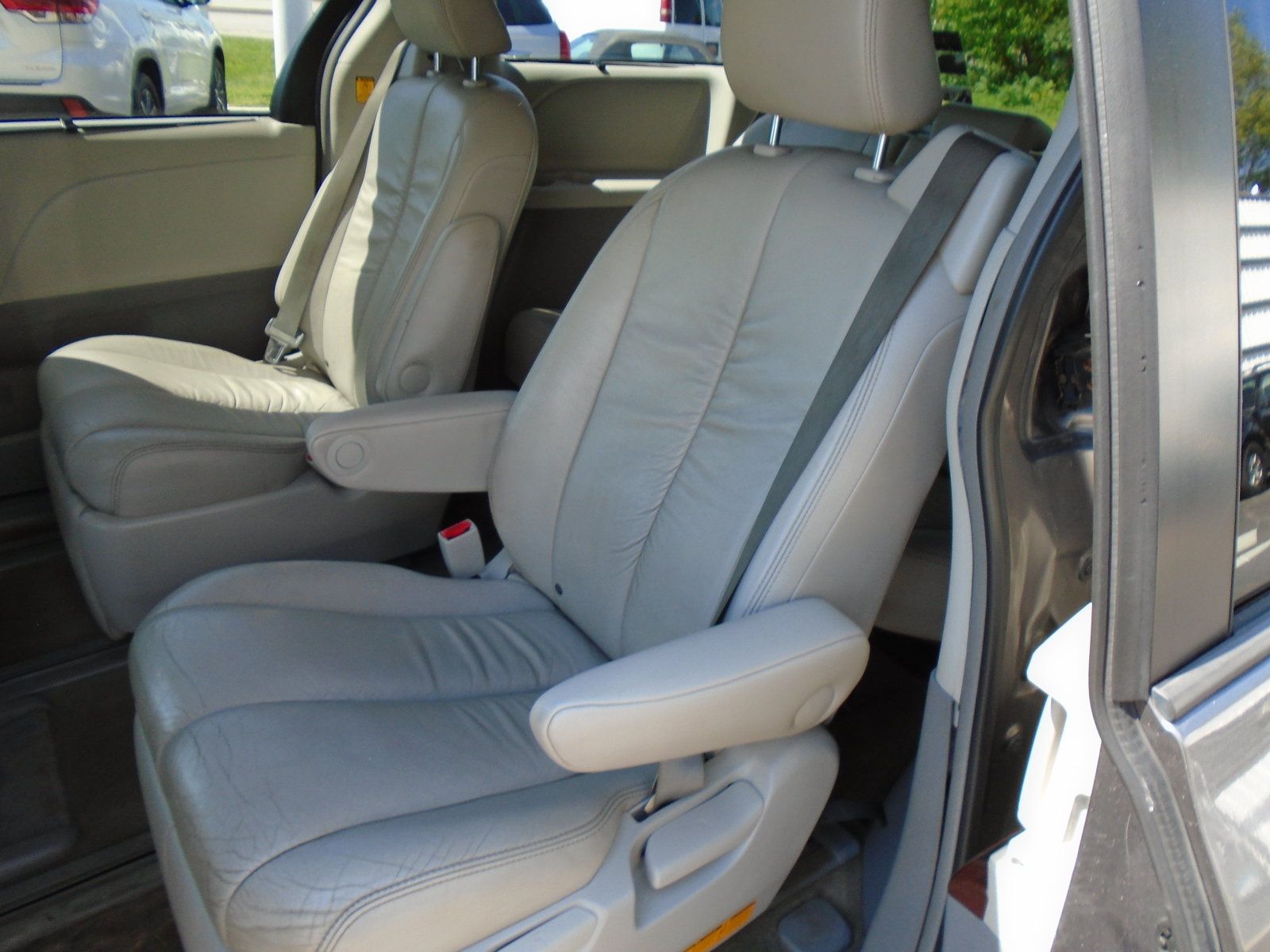 Used 2012 Toyota Sienna XLE AWD/4WD image 10