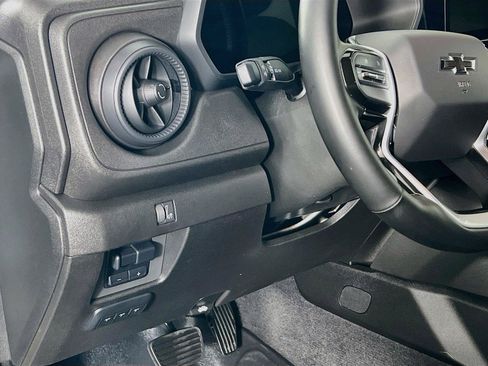 Used 2025 Chevrolet Colorado Trail Boss w/ Midnight Edition AWD/4WD image 11