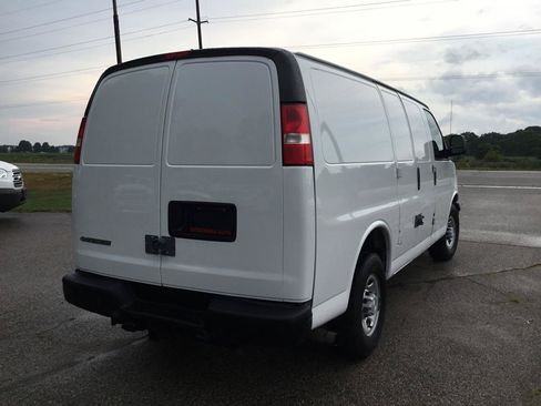 Used 2019 Chevrolet Express 2500 w/ Driver Convenience Package RWD image 6