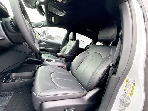 New 2026 Chrysler Pacifica Select image 22