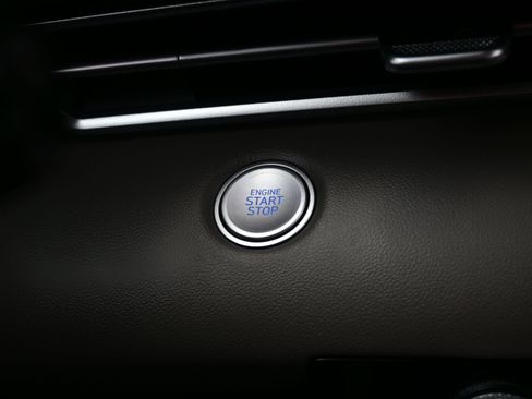 Certified 2025 Hyundai Elantra Sport FWD image 21