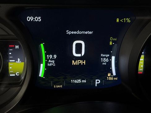 Used 2025 Jeep Wrangler Unlimited Sahara AWD/4WD image 16