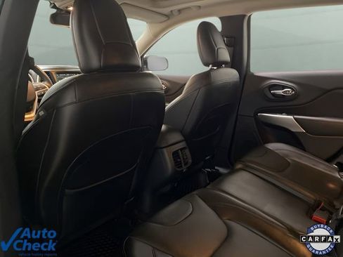 Used 2017 Jeep Cherokee Overland w/ Technology Group image 64