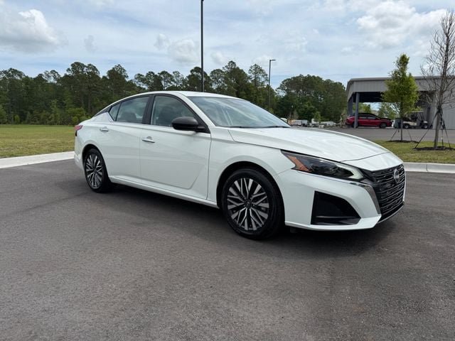 Used 2025 Nissan Altima 2.5 SV FWD image 8