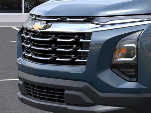 New 2026 Chevrolet Equinox LT w/ Convenience Package II AWD/4WD image 13