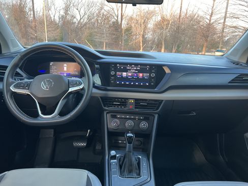 Certified 2022 Volkswagen Taos SE image 27