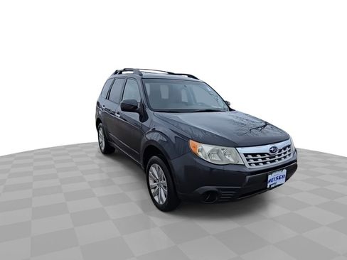Used 2012 Subaru Forester 2.5X Premium w/ All-Weather Pkg image 2