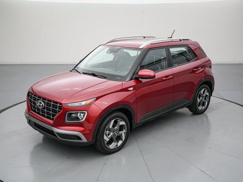 Used 2025 Hyundai Venue Limited FWD image 8