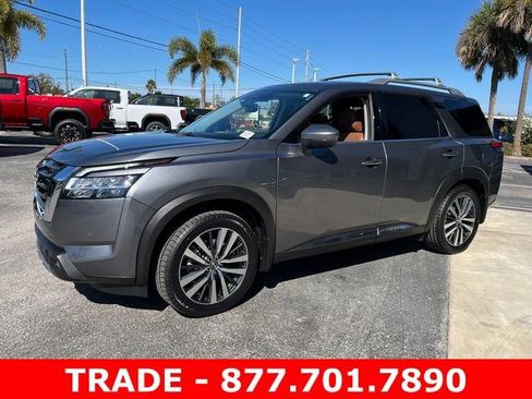 Used 2022 Nissan Pathfinder Platinum w/ Cargo Package image 4