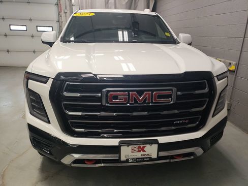 Used 2025 GMC Yukon AT4 w/ AT4 Premium Plus Package AWD/4WD image 6