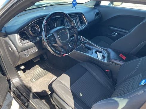 Used 2015 Dodge Challenger SXT image 8