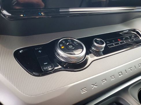 New 2025 Ford Expedition Active RWD image 19