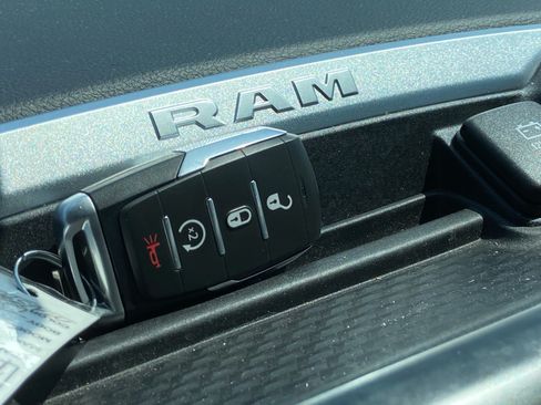 Used 2021 RAM 1500 Big Horn AWD/4WD image 25