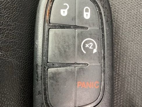 Used 2022 Jeep Cherokee Trailhawk image 16