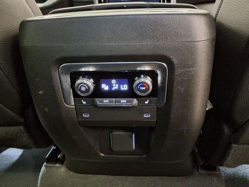 Used 2025 GMC Yukon XL Denali AWD/4WD image 15