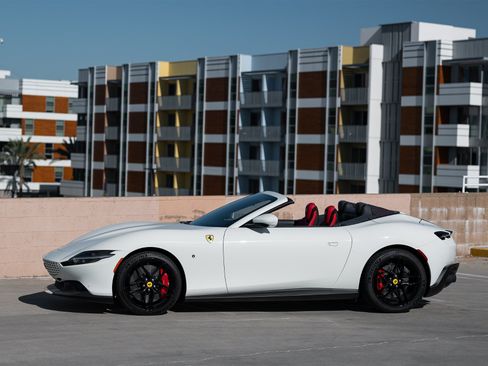Used 2025 Ferrari Roma Spider RWD image 5