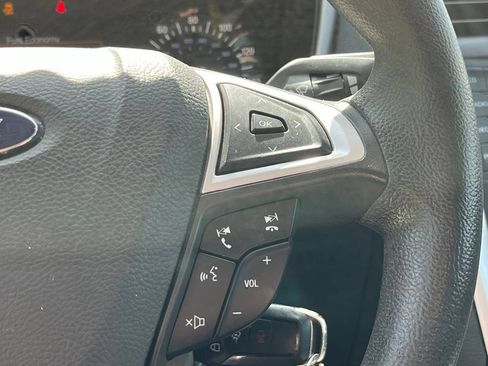 Used 2016 Ford Fusion SE FWD image 31