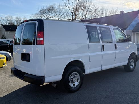 Used 2011 Chevrolet Express 2500 image 7