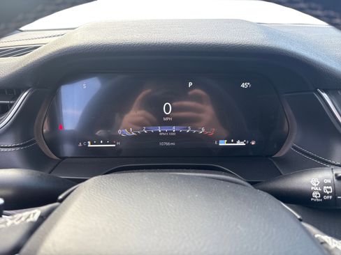 Used 2024 Jeep Grand Cherokee Laredo X image 13