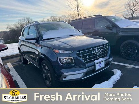 Certified 2023 Hyundai Venue Limited w/ Cargo Package image 1