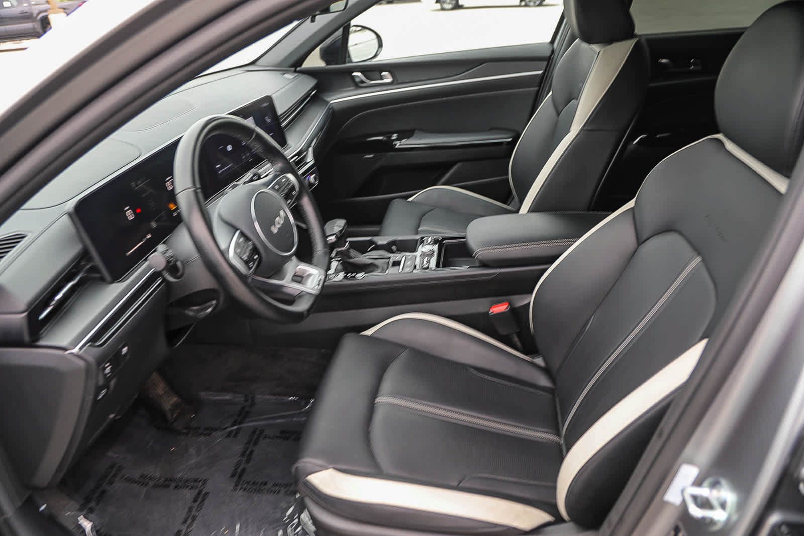 Used 2025 Kia K5 GT-Line w/ GT-Line Premium Package FWD image 17