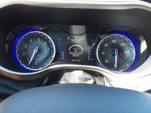 Used 2020 Chrysler Voyager Lxi FWD image 17