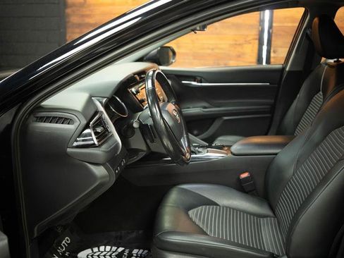 Used 2020 Toyota Camry SE w/ Carpet Mat Package FWD image 8
