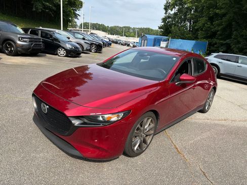 Used 2019 MAZDA MAZDA3 Hatchback w/ Preferred Package FWD image 3