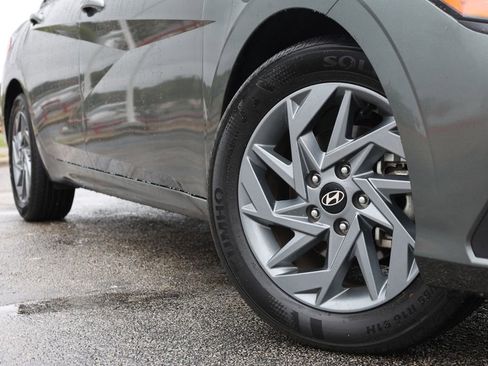 Used 2024 Hyundai Elantra SEL image 2