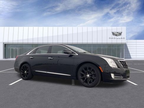 Used 2017 Cadillac XTS Luxury FWD image 1