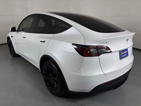 Used 2024 Tesla Model Y Long Range AWD/4WD image 5