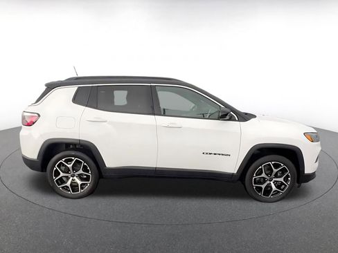 Used 2025 Jeep Compass Limited image 16