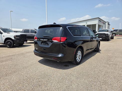 Used 2023 Chrysler Voyager LX FWD image 8