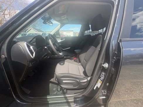 Used 2025 Kia Soul LX w/ LX Technology Package FWD image 23