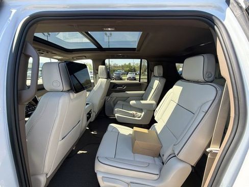 New 2026 GMC Yukon XL Denali w/ Denali Reserve Package image 21