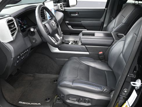 Used 2023 Toyota Sequoia Platinum image 11