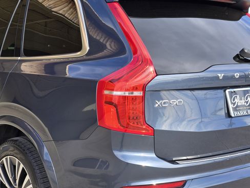 Used 2021 Volvo XC90 T6 Momentum w/ Protection Package Premier image 15